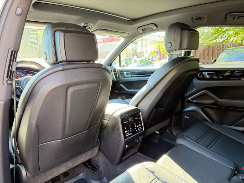 Used 2021 Porsche Cayenne Coupe AWD/4WD image 18