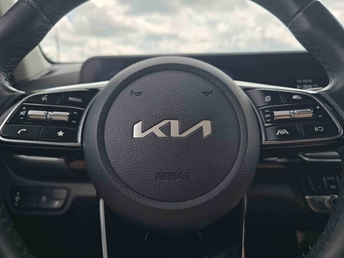 Used 2025 Kia Seltos S AWD/4WD image 28