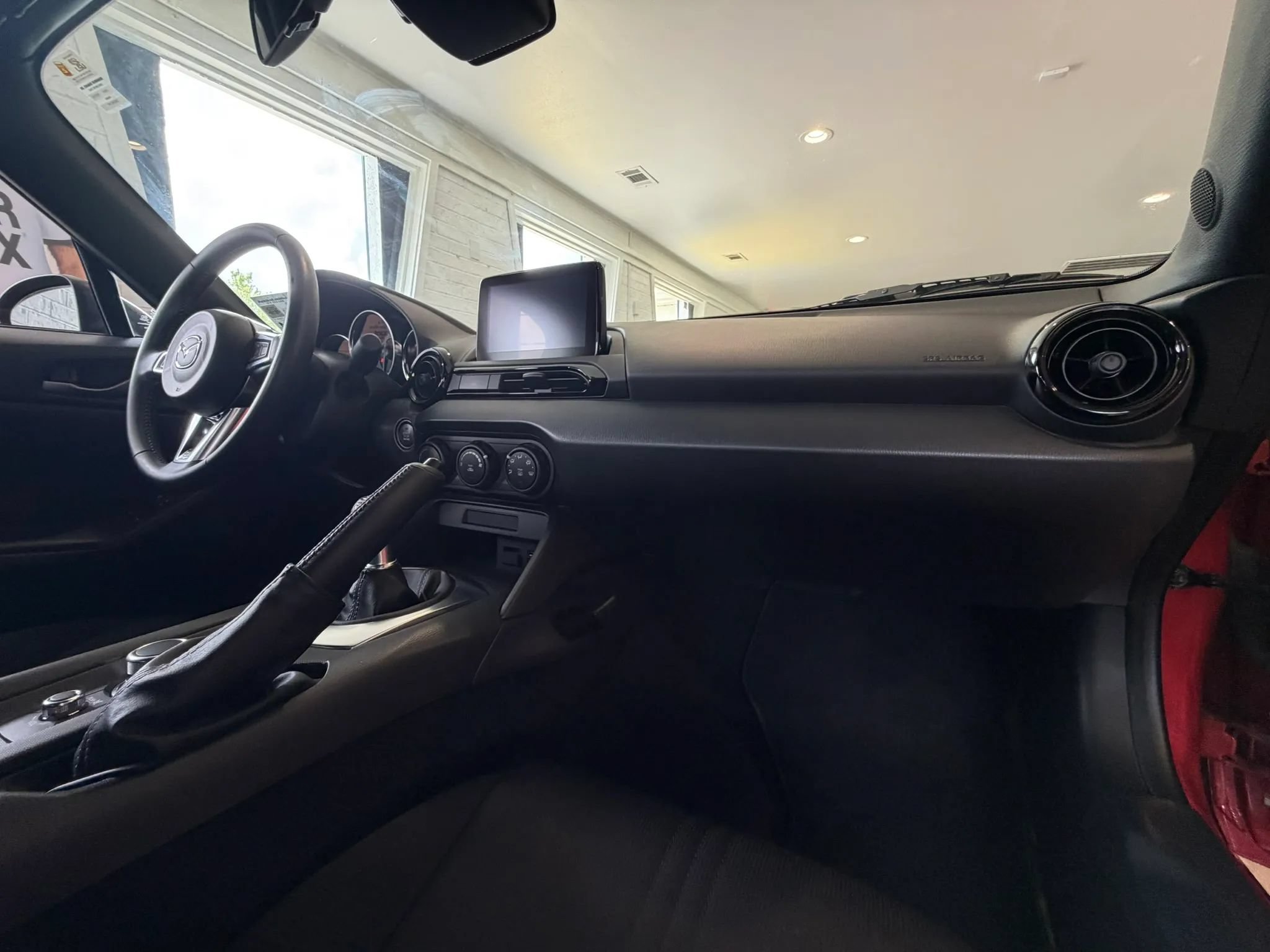Used 2022 MAZDA MX-5 Miata Sport RWD image 18