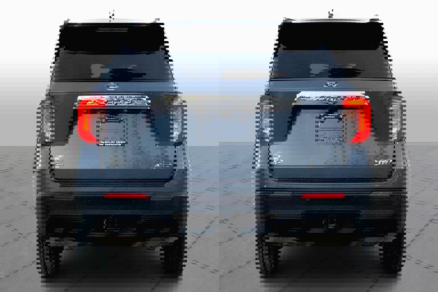 Used 2021 Ford Explorer XLT w/ Class III Trailer Tow Package image 5