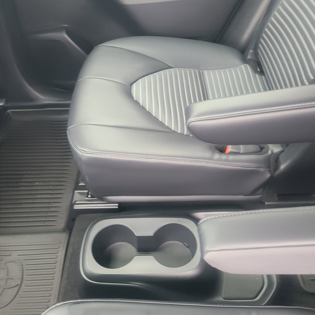 Used 2024 Toyota Highlander XSE image 16