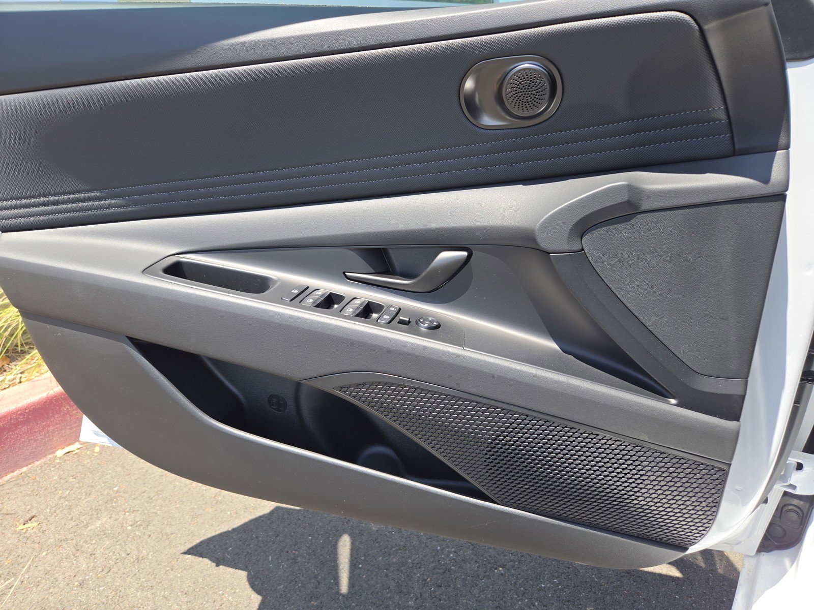 New 2025 Hyundai Elantra SEL image 16