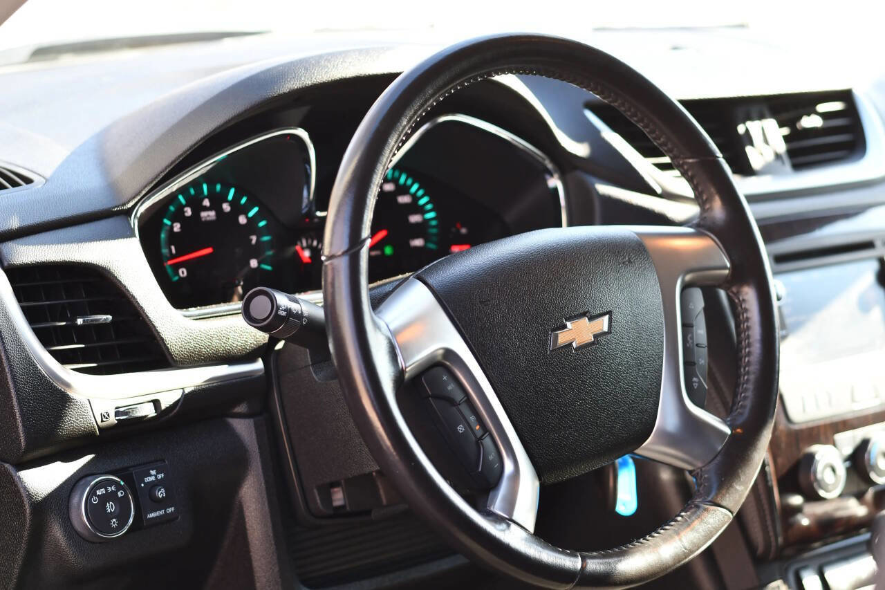 Used 2017 Chevrolet Traverse LT w/ Style and Technology Package image 7