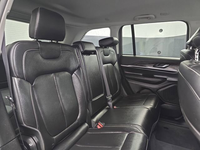 Used 2023 Jeep Grand Cherokee Limited image 43