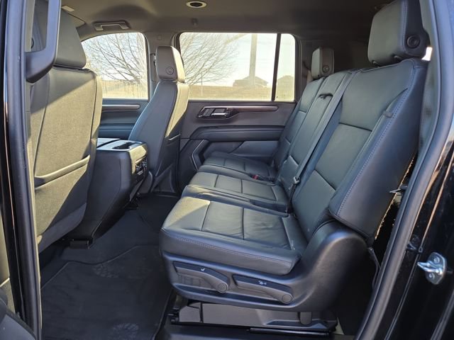 Used 2025 Chevrolet Suburban LT image 29