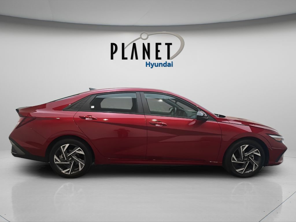 Certified 2025 Hyundai Elantra Sport FWD image 7