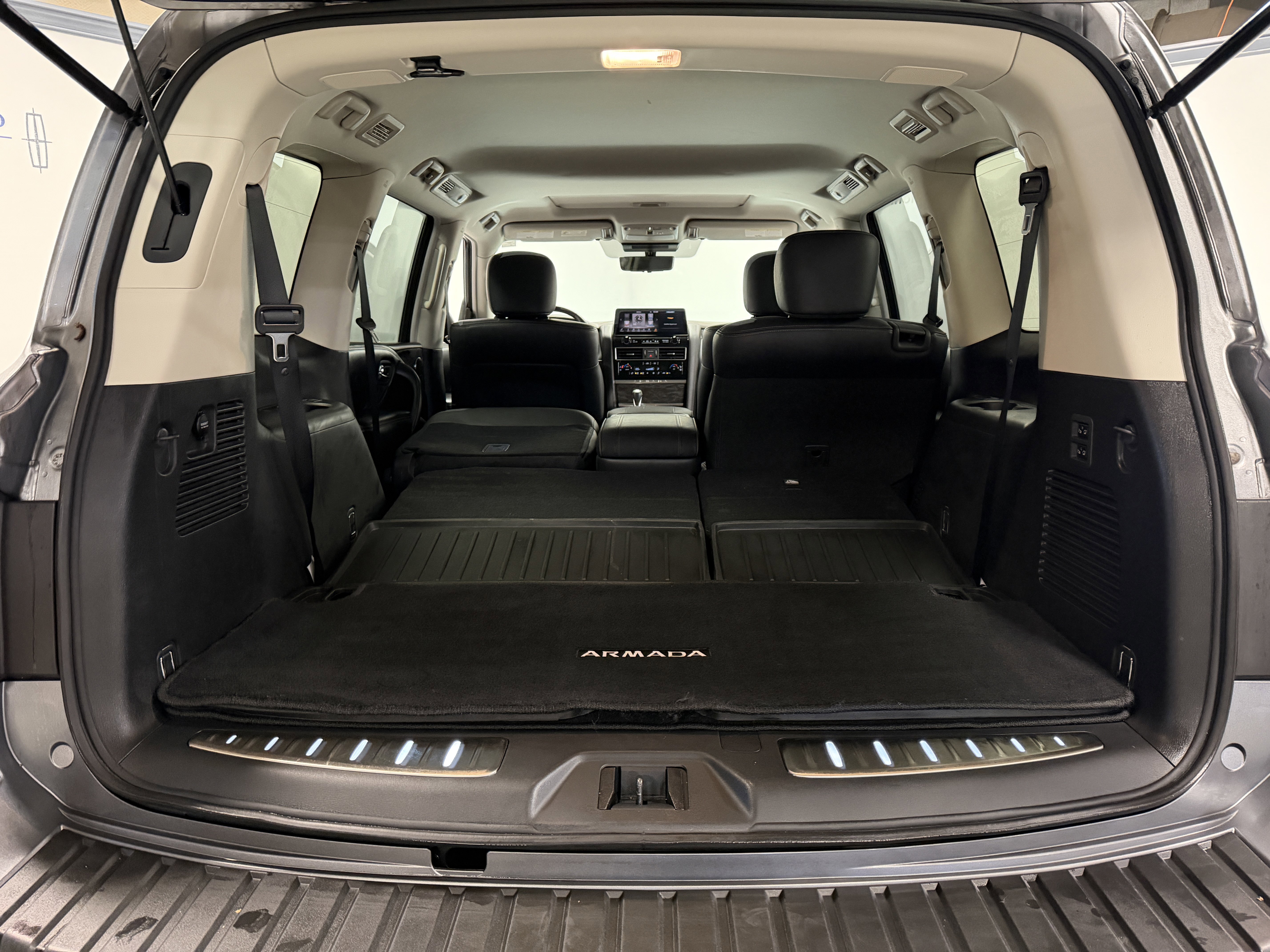 Used 2024 Nissan Armada Platinum w/ Captain's Chairs Package image 29