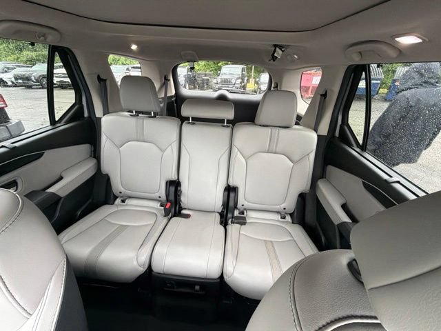 Used 2024 Honda Pilot Touring image 14