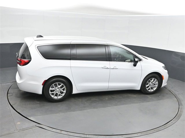 New 2026 Chrysler Pacifica Select image 28