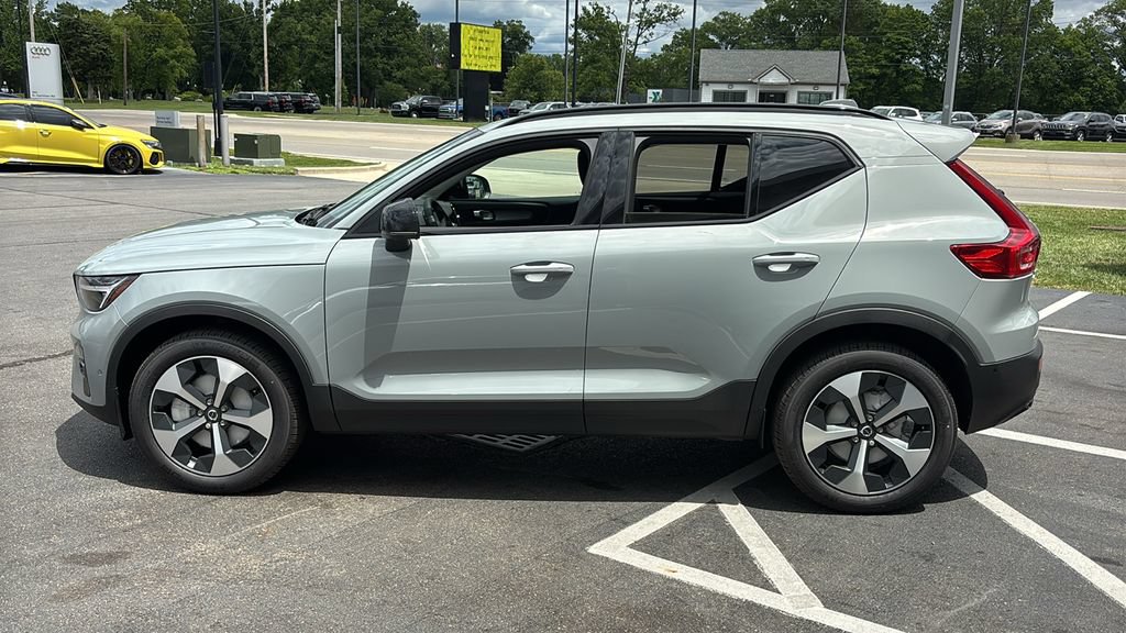 New 2026 Volvo XC40 B5 Plus w/ Protection Package Premier AWD/4WD image 3
