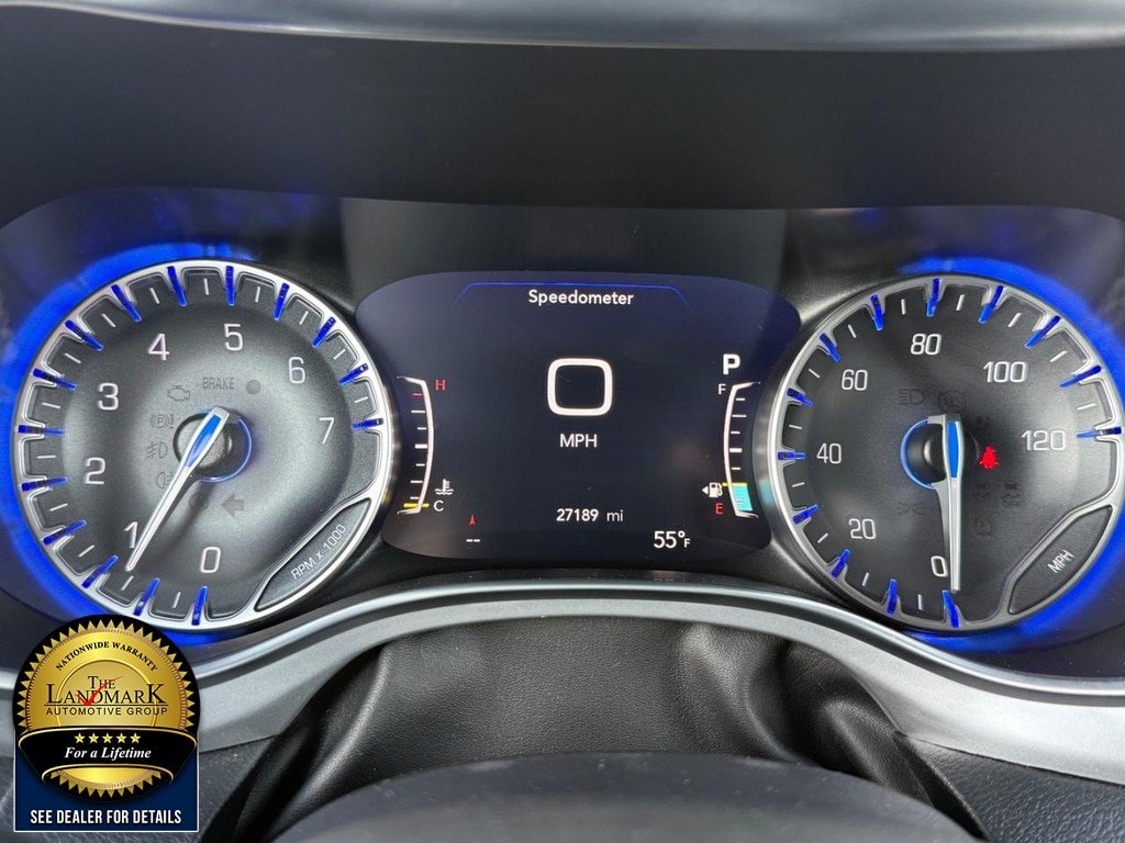 Used 2025 Chrysler Pacifica Limited FWD image 12