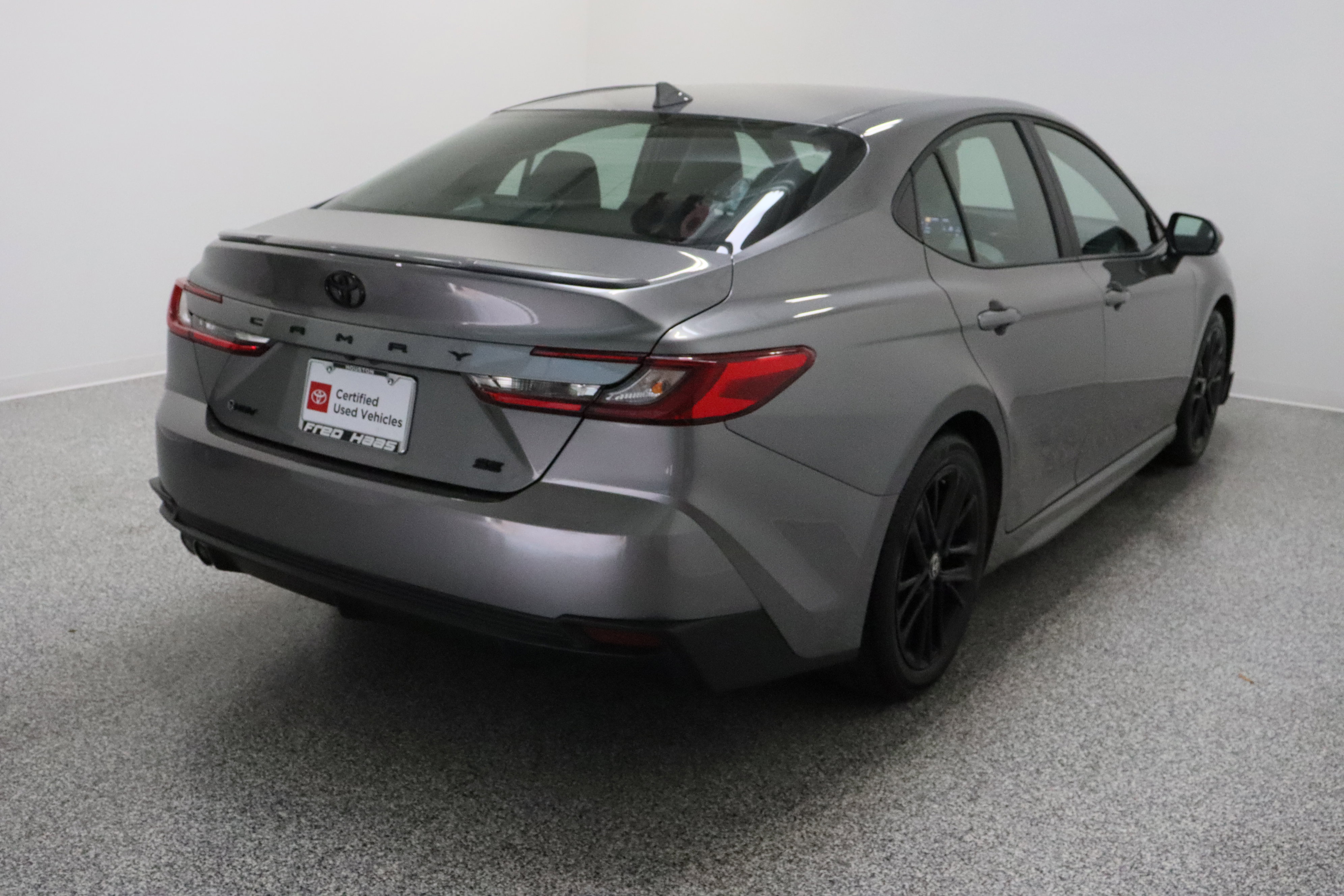 Used 2025 Toyota Camry SE w/ Convenience Package FWD image 7