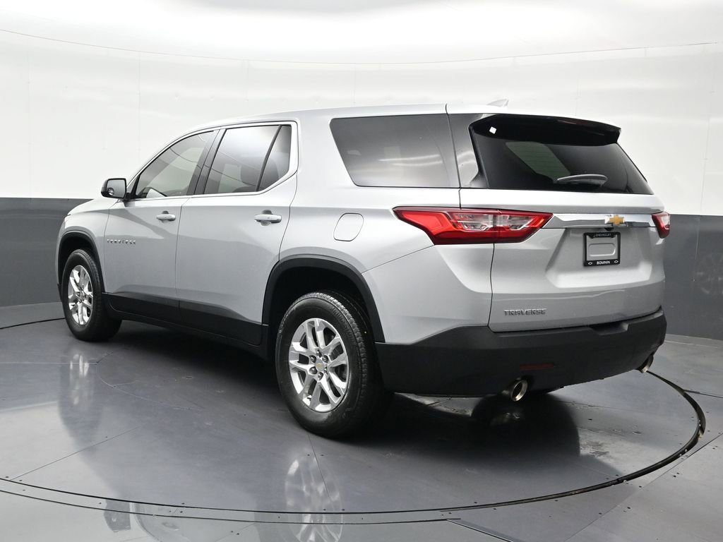 Used 2021 Chevrolet Traverse LS image 3