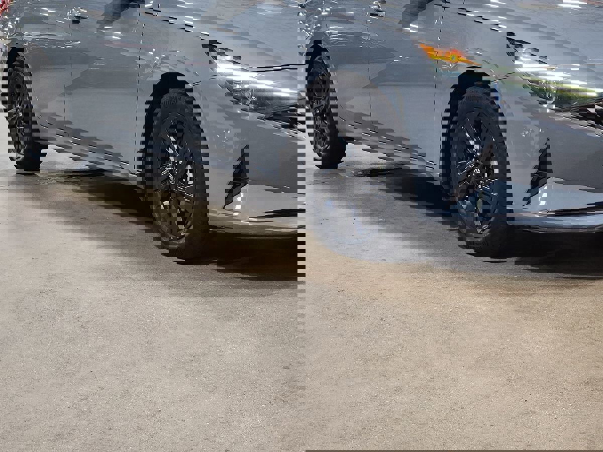 Used 2022 Hyundai Elantra SEL w/ Convenience Package FWD image 16