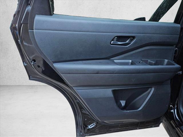 Used 2025 Nissan Pathfinder SV image 19