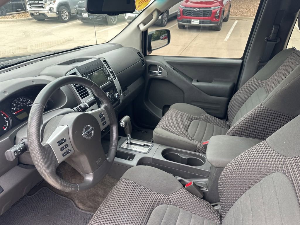 Used 2015 Nissan Frontier SV w/ SV Value Truck Package AWD/4WD image 15