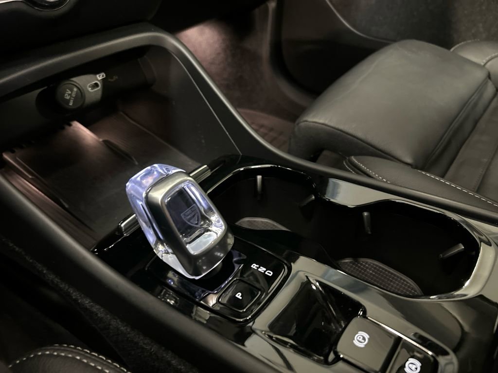 Certified 2023 Volvo XC40 B5 Plus w/ Driver Assist Package image 19