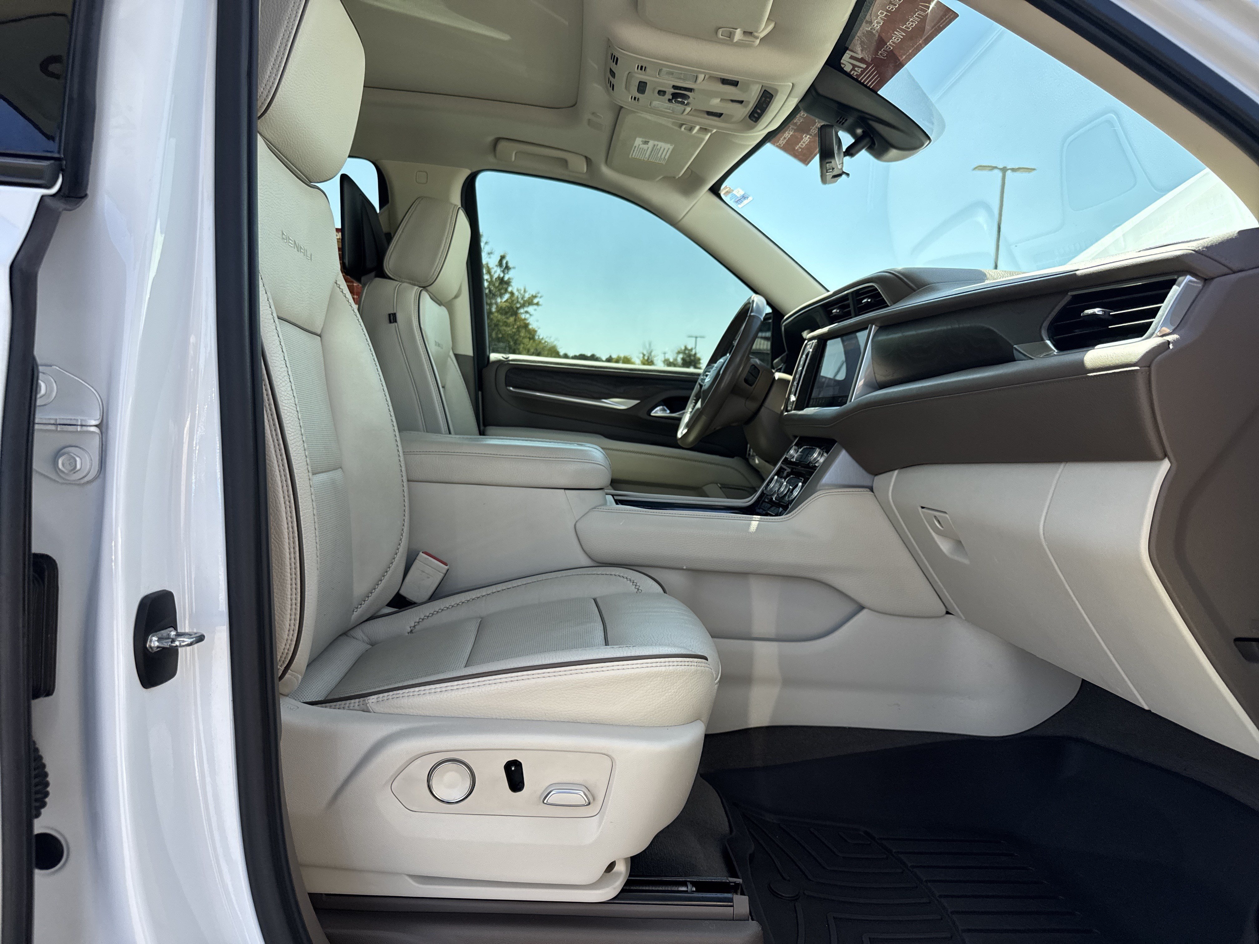 Used 2021 GMC Yukon Denali w/ Denali Premium Package AWD/4WD image 36