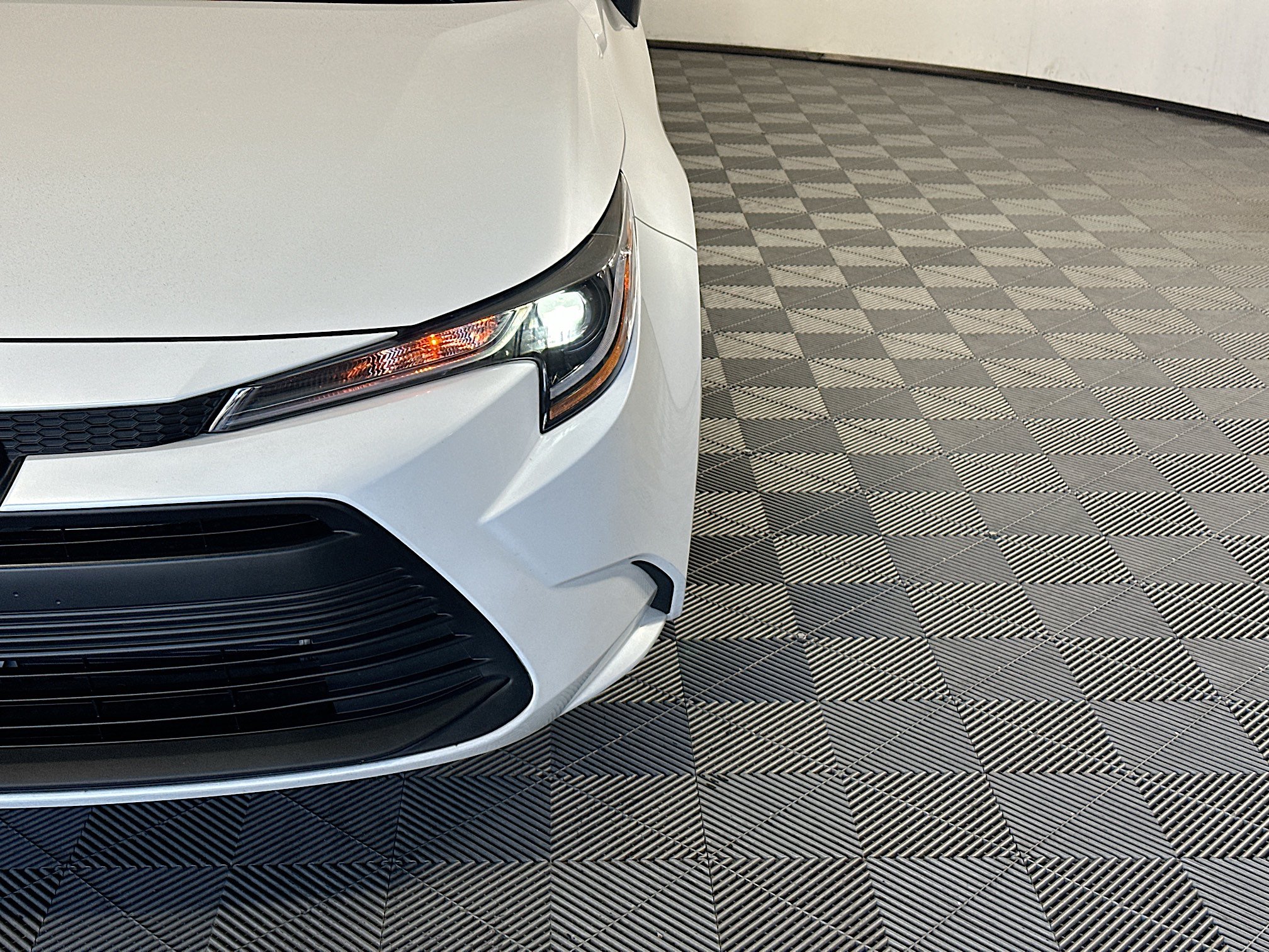 Used 2025 Toyota Corolla LE FWD image 9