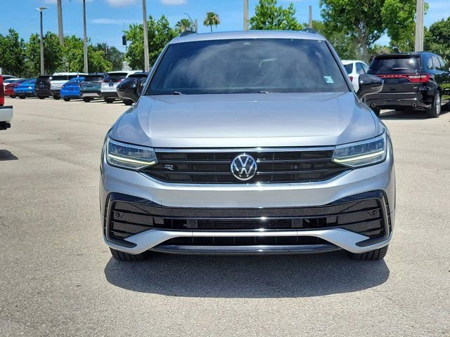 Used 2022 Volkswagen Tiguan SE R-Line FWD image 2