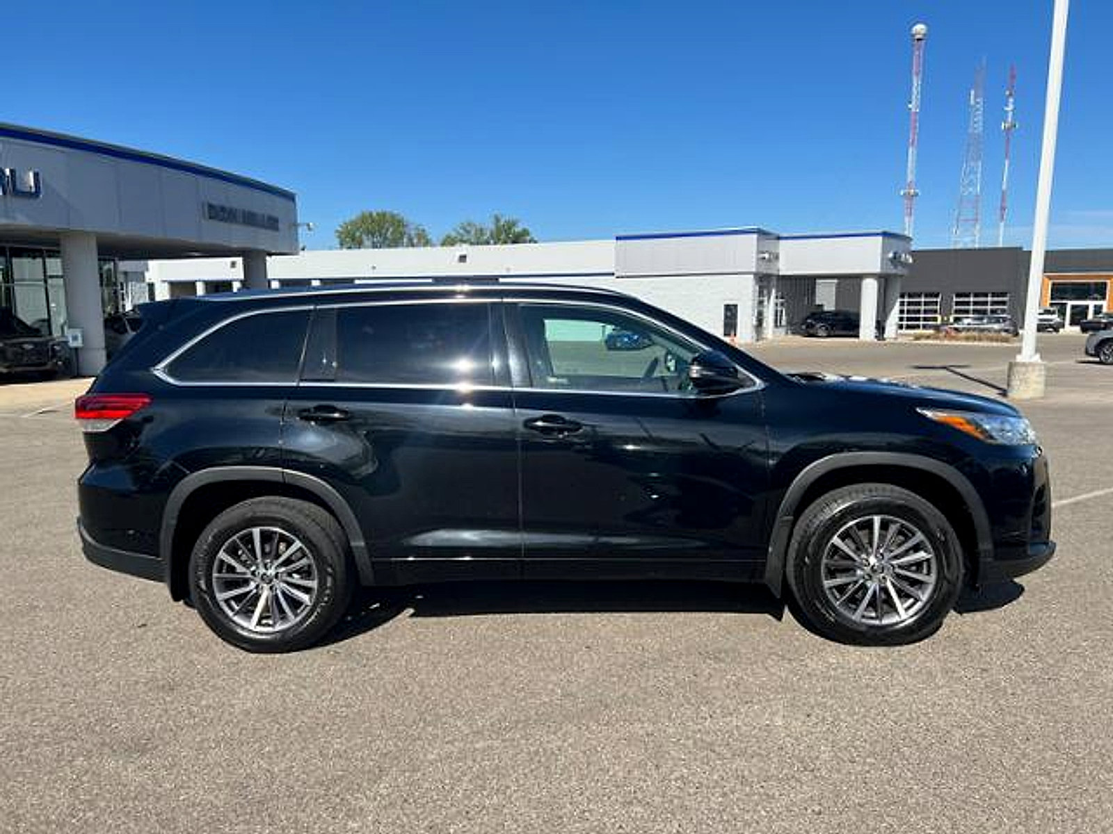 Used 2018 Toyota Highlander XLE AWD/4WD image 8