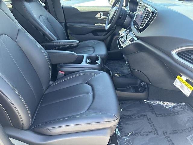 New 2026 Chrysler Voyager LX FWD image 12
