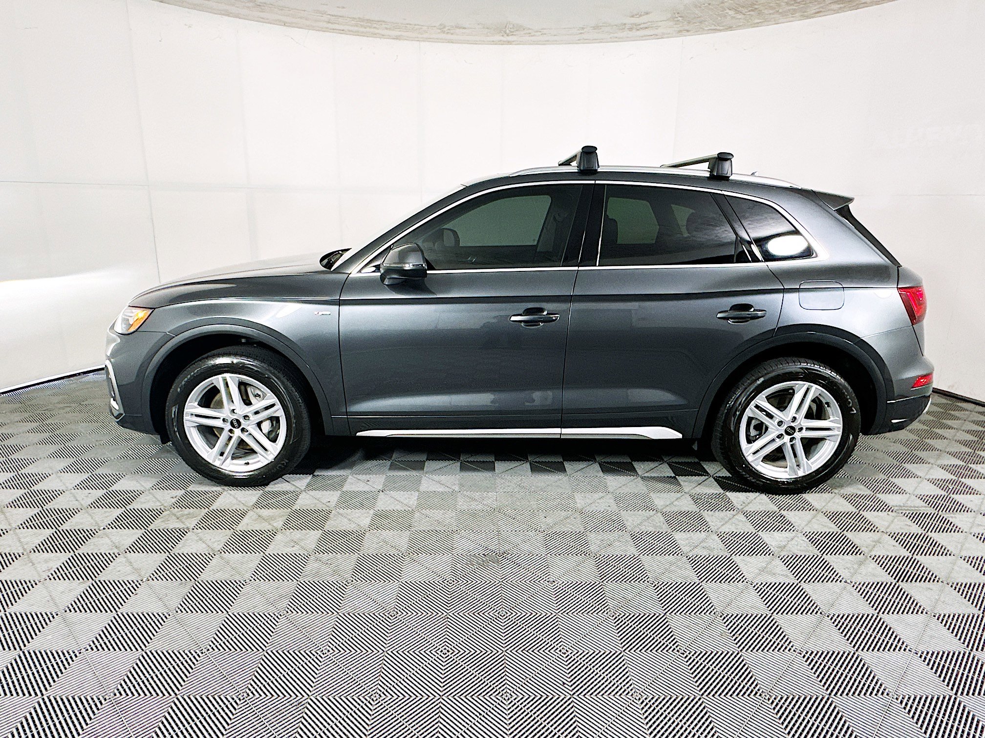 Used 2024 Audi Q5 e Premium Plus w/ Premium Plus Package image 6