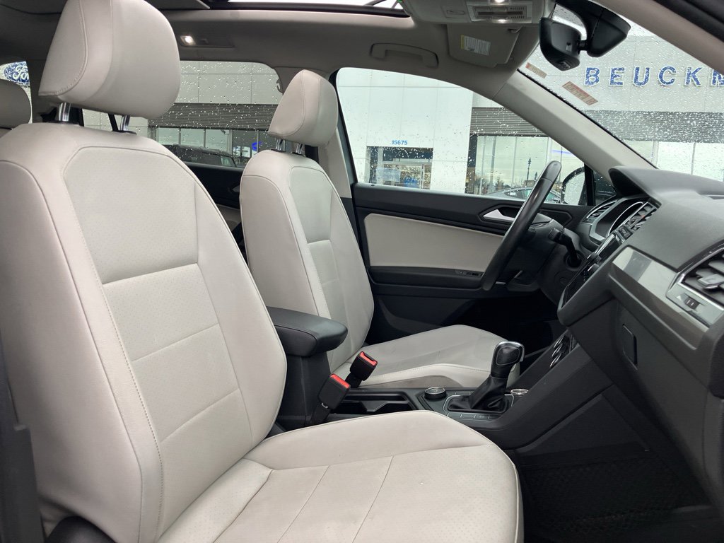 Used 2020 Volkswagen Tiguan SE w/ Panoramic Sunroof Package image 39