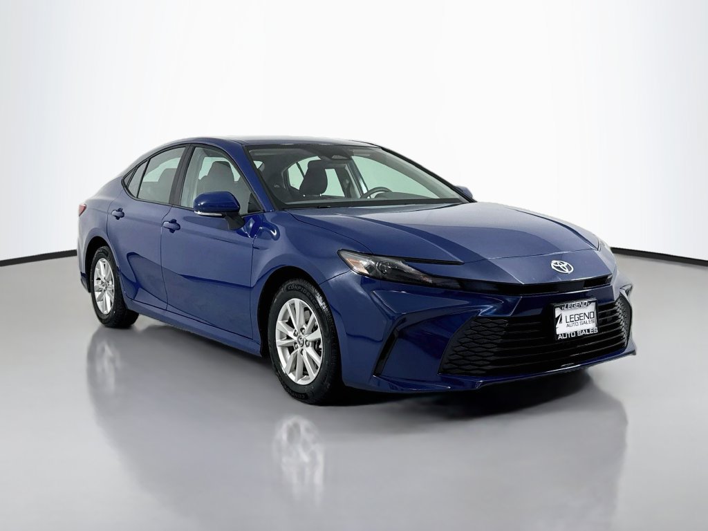 Used 2025 Toyota Camry LE FWD image 4