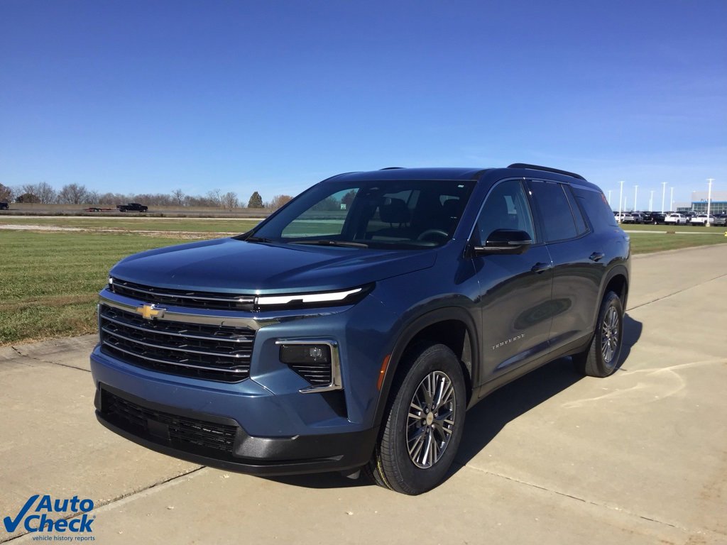 Used 2024 Chevrolet Traverse LT image 11