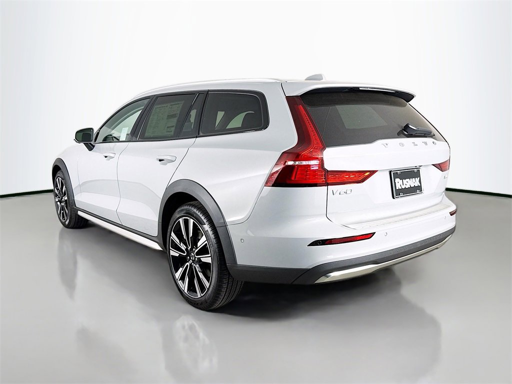 New 2026 Volvo V60 B5 Cross Country Ultra w/ Climate Package image 5