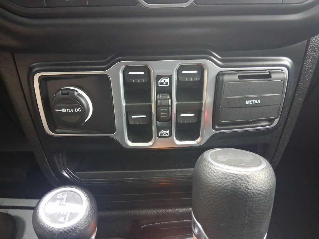 Used 2023 Jeep Wrangler Sahara w/ Cold Weather Group image 23