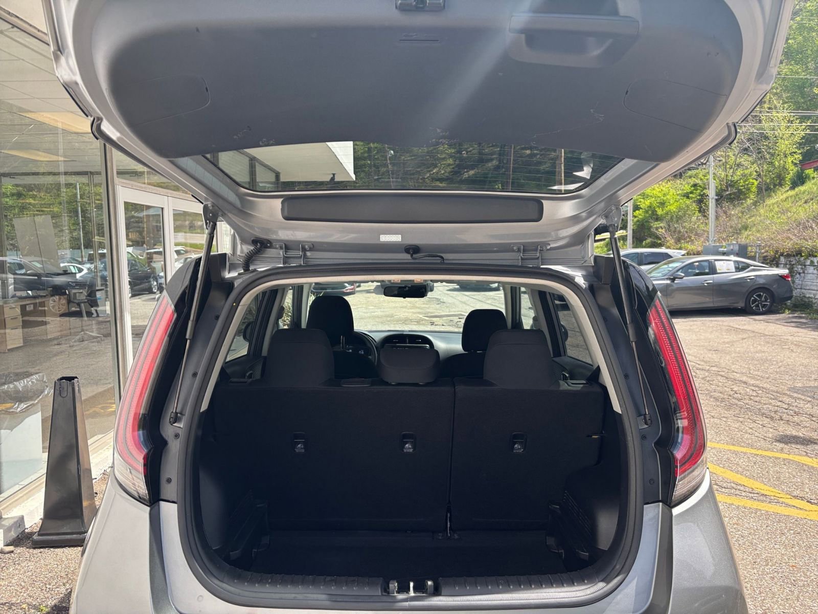 Used 2025 Kia Soul LX w/ LX Technology Package FWD image 29