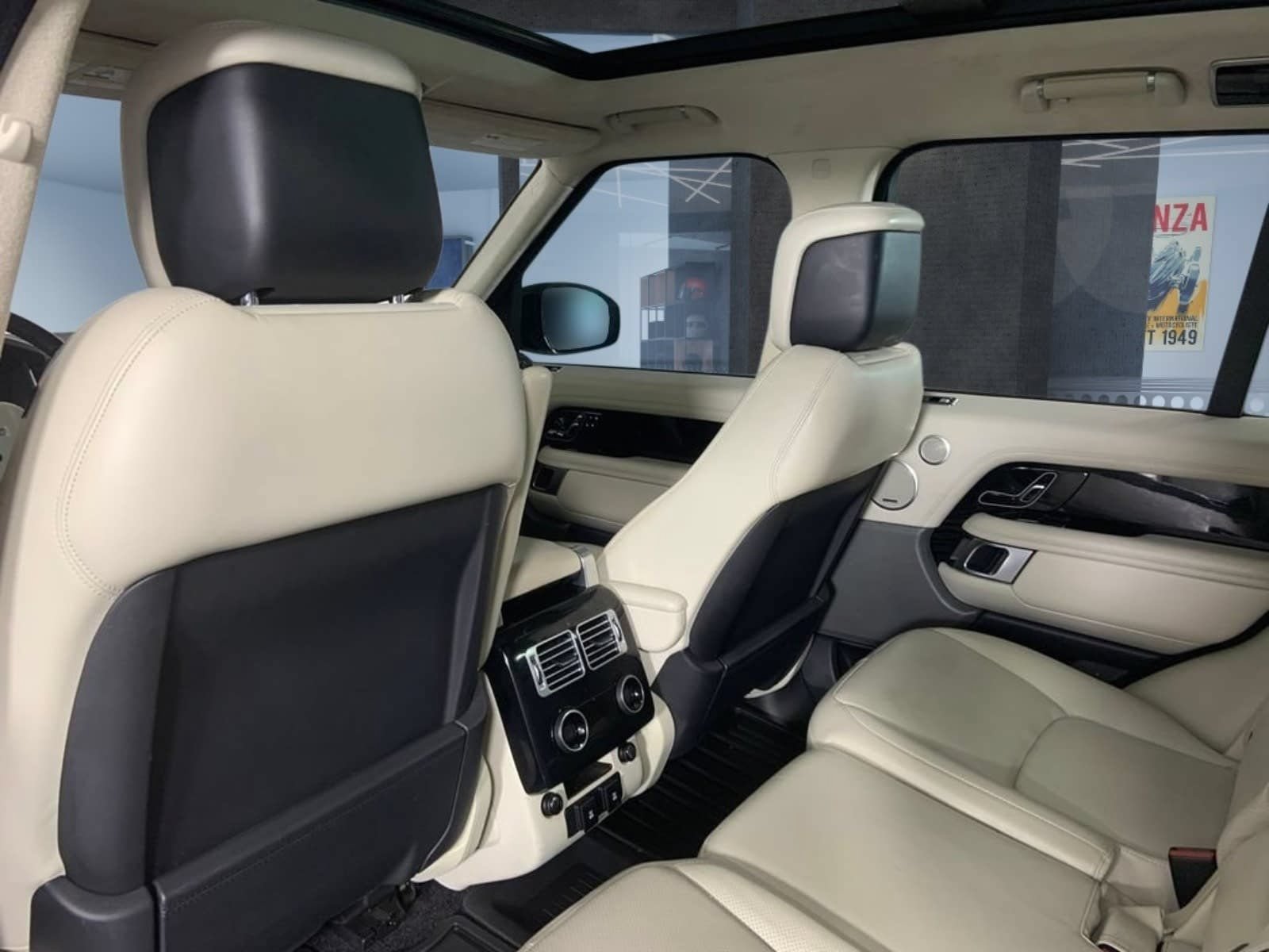Used 2019 Land Rover Range Rover HSE AWD/4WD image 21