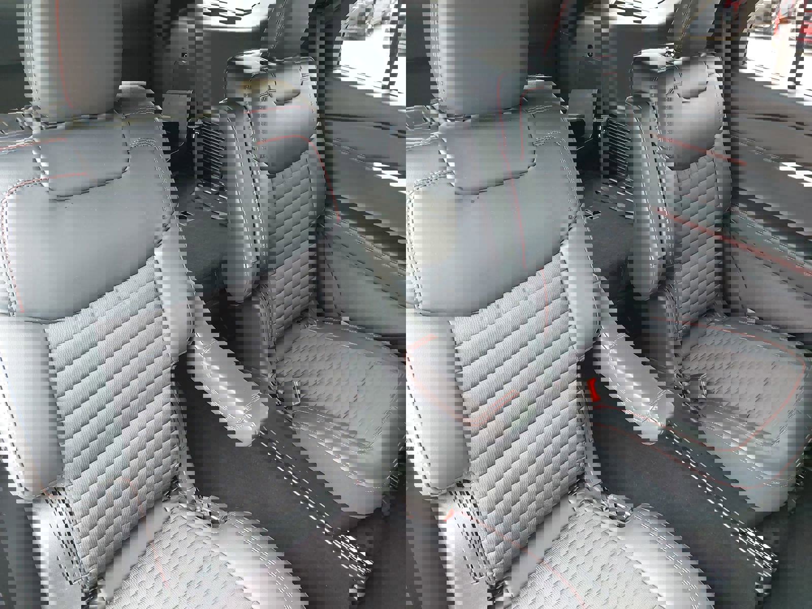 Used 2025 Ford Explorer ST-Line w/ Premium Package image 11