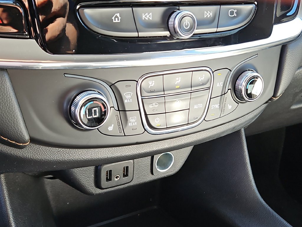 Used 2020 Chevrolet Traverse LT FWD image 32