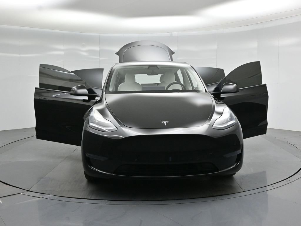 Used 2021 Tesla Model Y Long Range AWD/4WD image 23