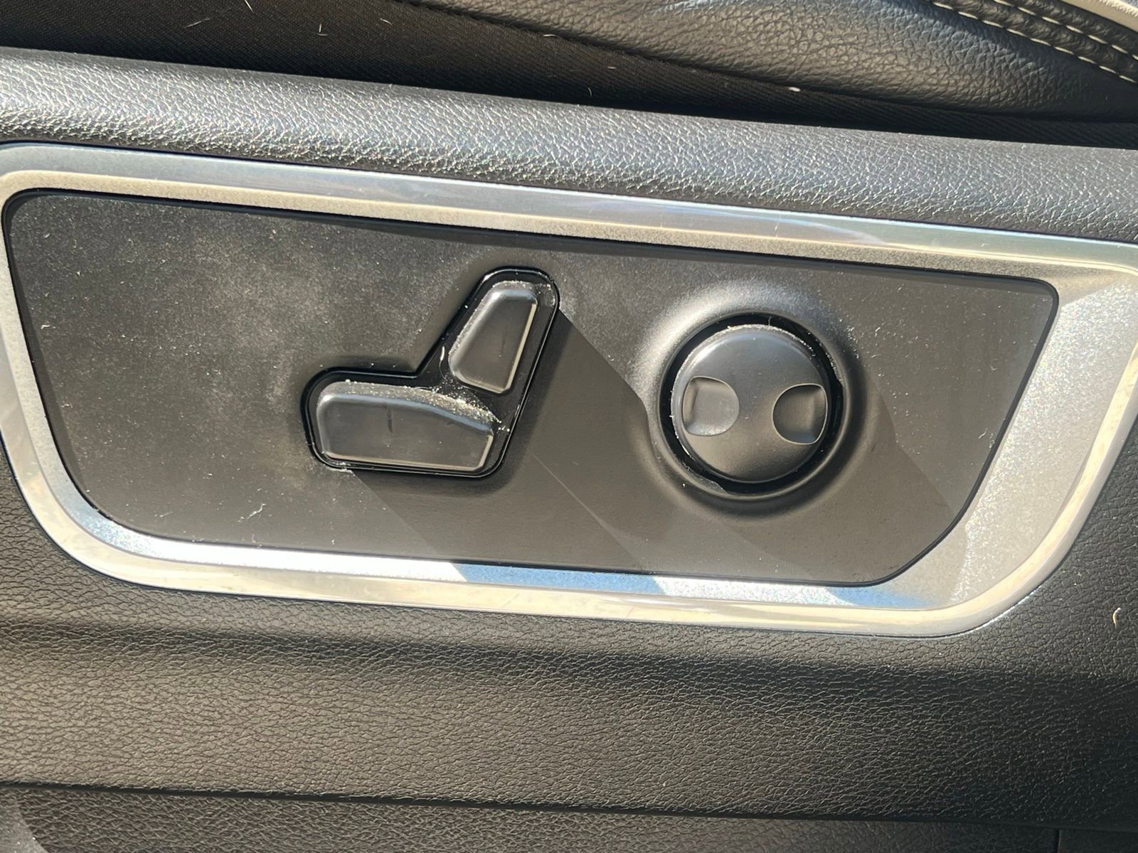 Used 2023 RAM 1500 Laramie AWD/4WD image 23