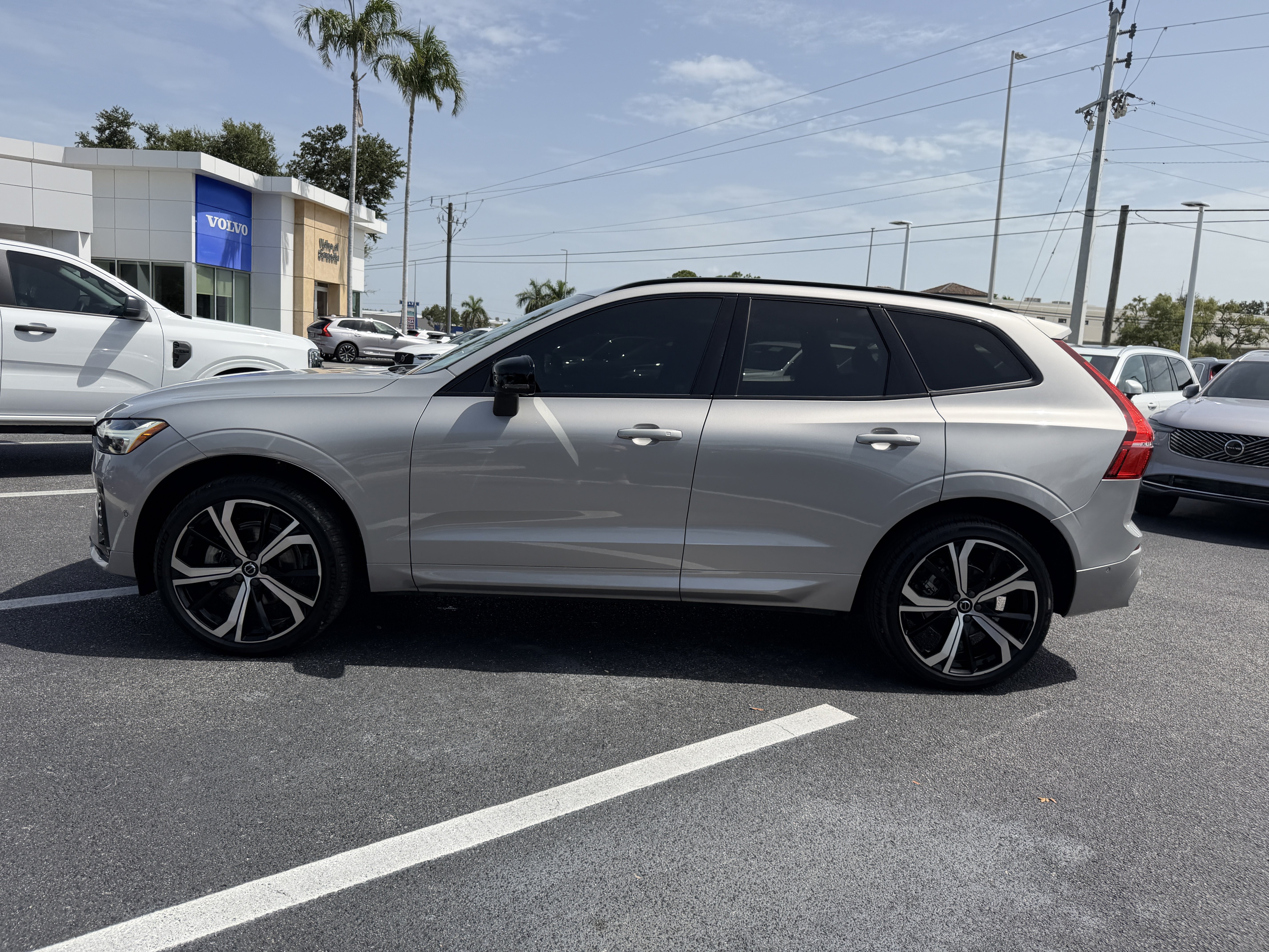 Certified 2023 Volvo XC60 B5 Ultimate w/ Climate Package FWD image 6