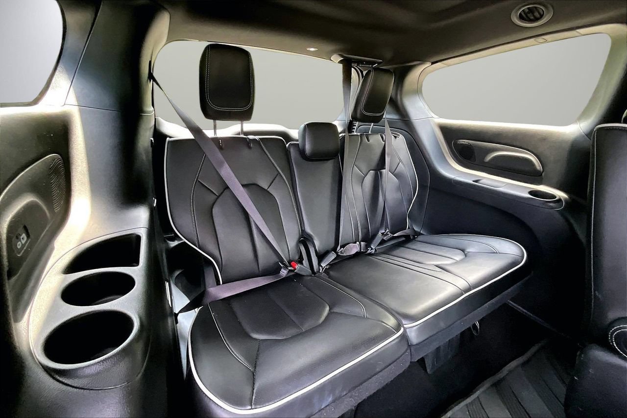 Used 2023 Chrysler Pacifica Limited w/ S Appearance Package FWD image 26