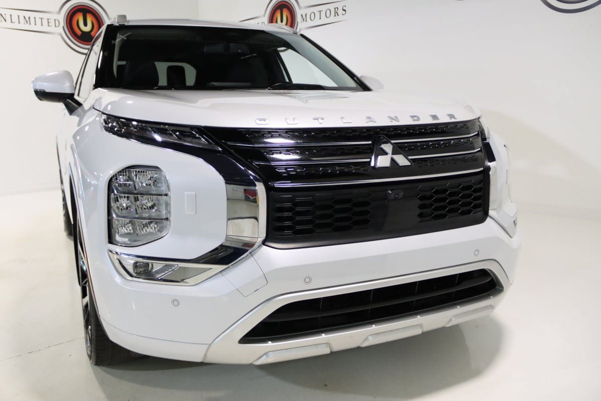 Used 2024 Mitsubishi Outlander 4WD Plug-In Hybrid image 25