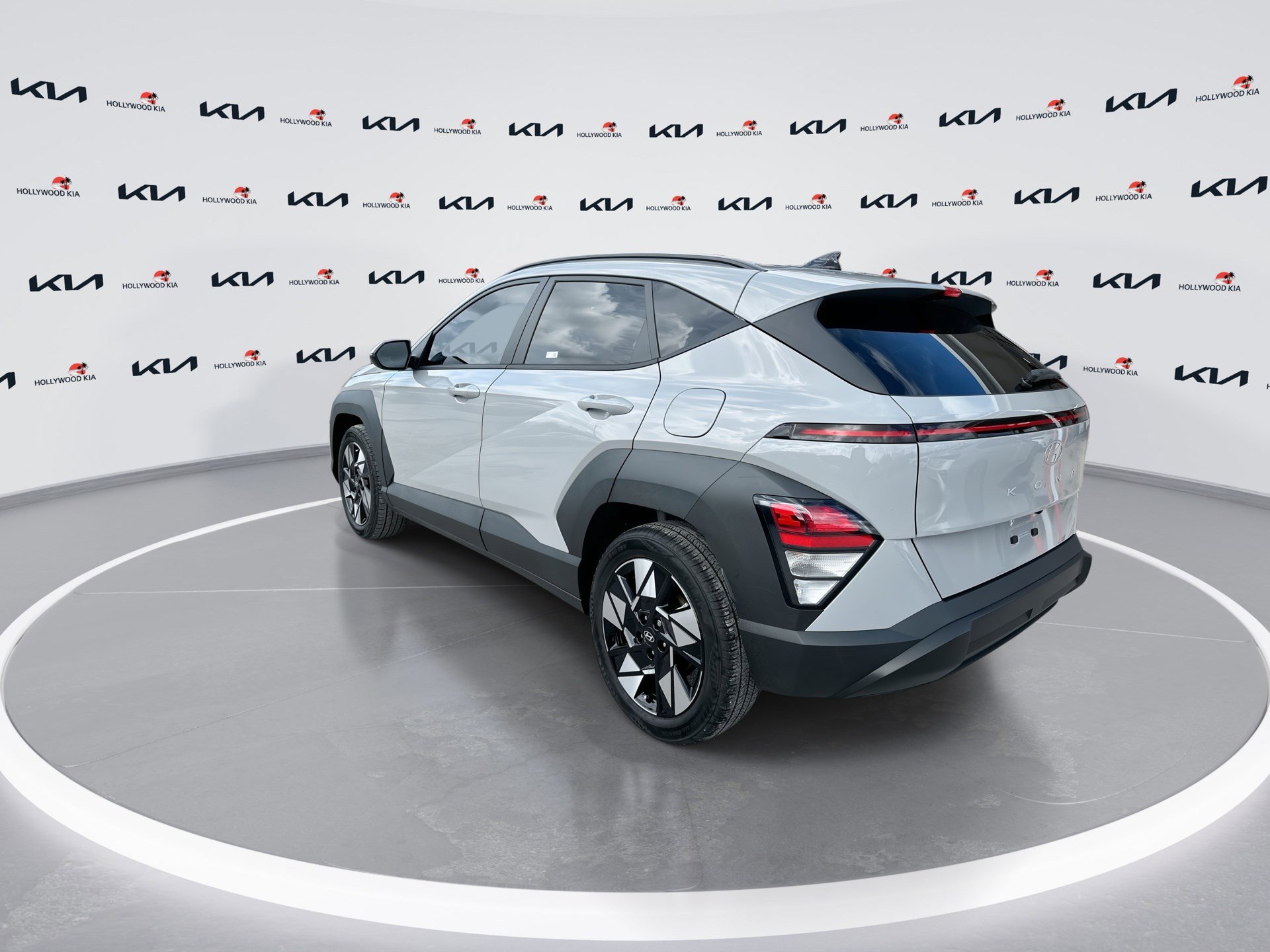 Used 2024 Hyundai Kona SEL w/ Convenience Package FWD image 6