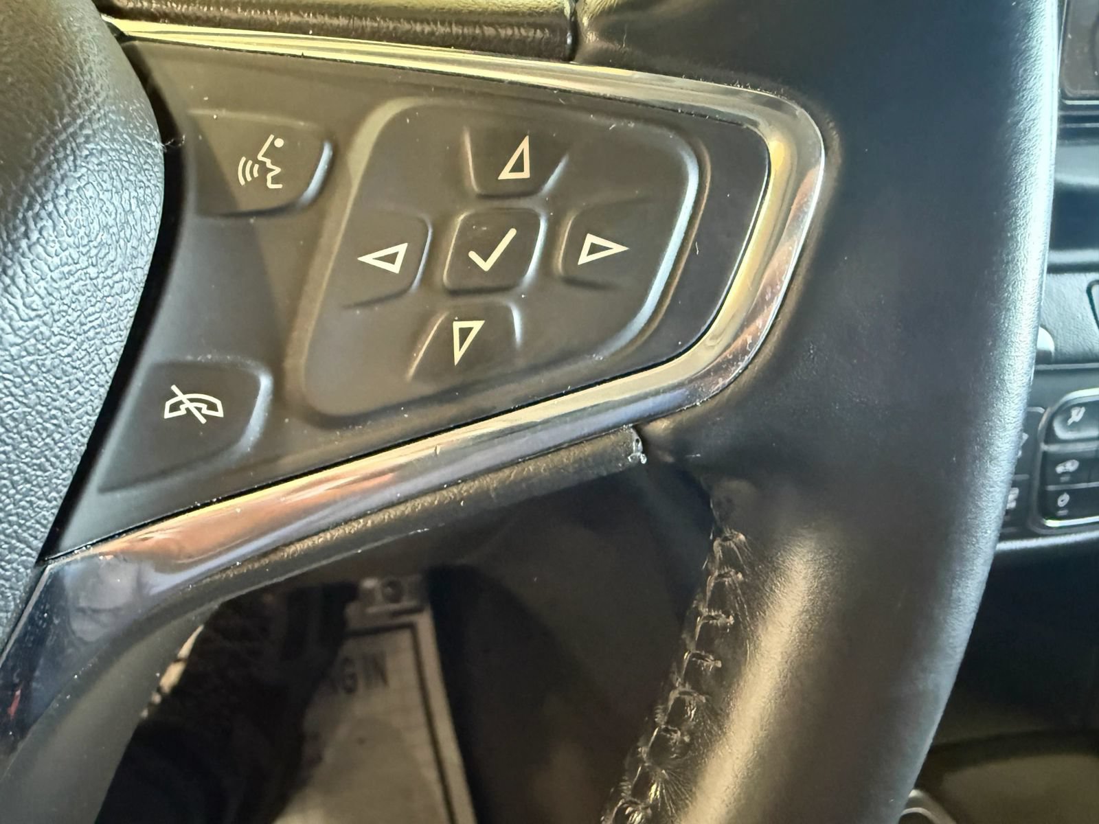 Used 2020 Chevrolet Equinox LT FWD image 20