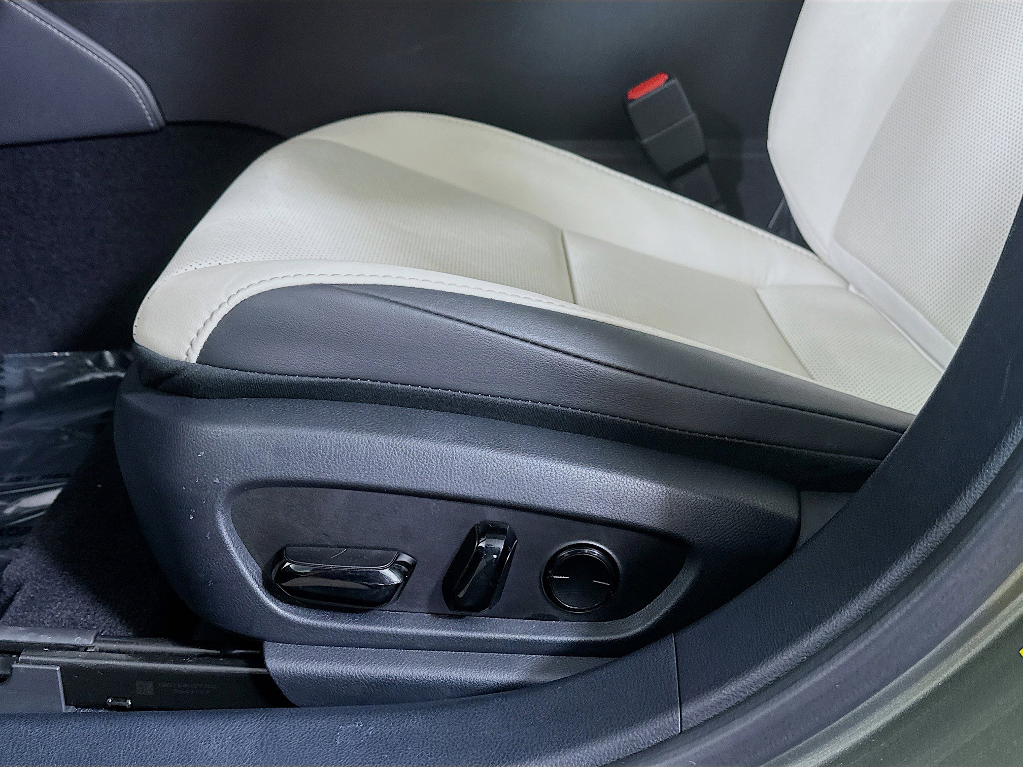 Used 2025 Lexus ES 350 w/ Premium Package image 18