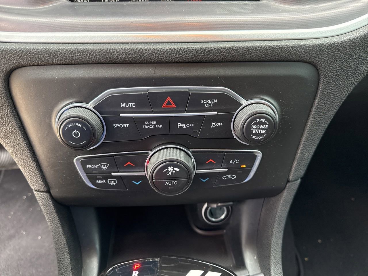 Used 2022 Dodge Charger SXT w/ Blacktop Package image 24