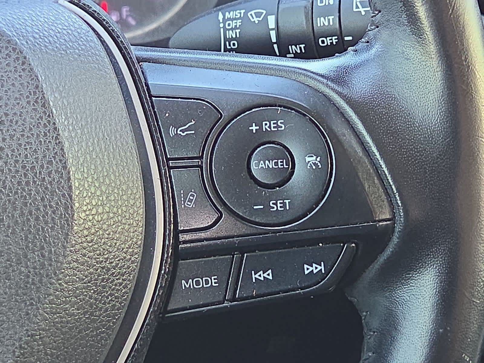 Used 2020 Toyota RAV4 XLE Premium FWD image 24