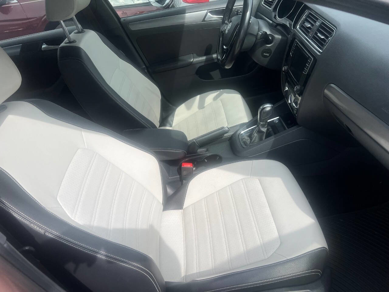 Used 2016 Volkswagen Jetta Sport image 22