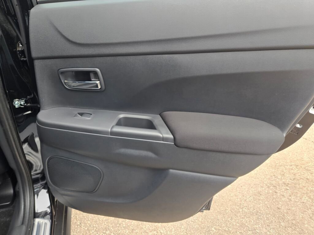 Used 2026 Mitsubishi Outlander Sport ES AWD/4WD image 9