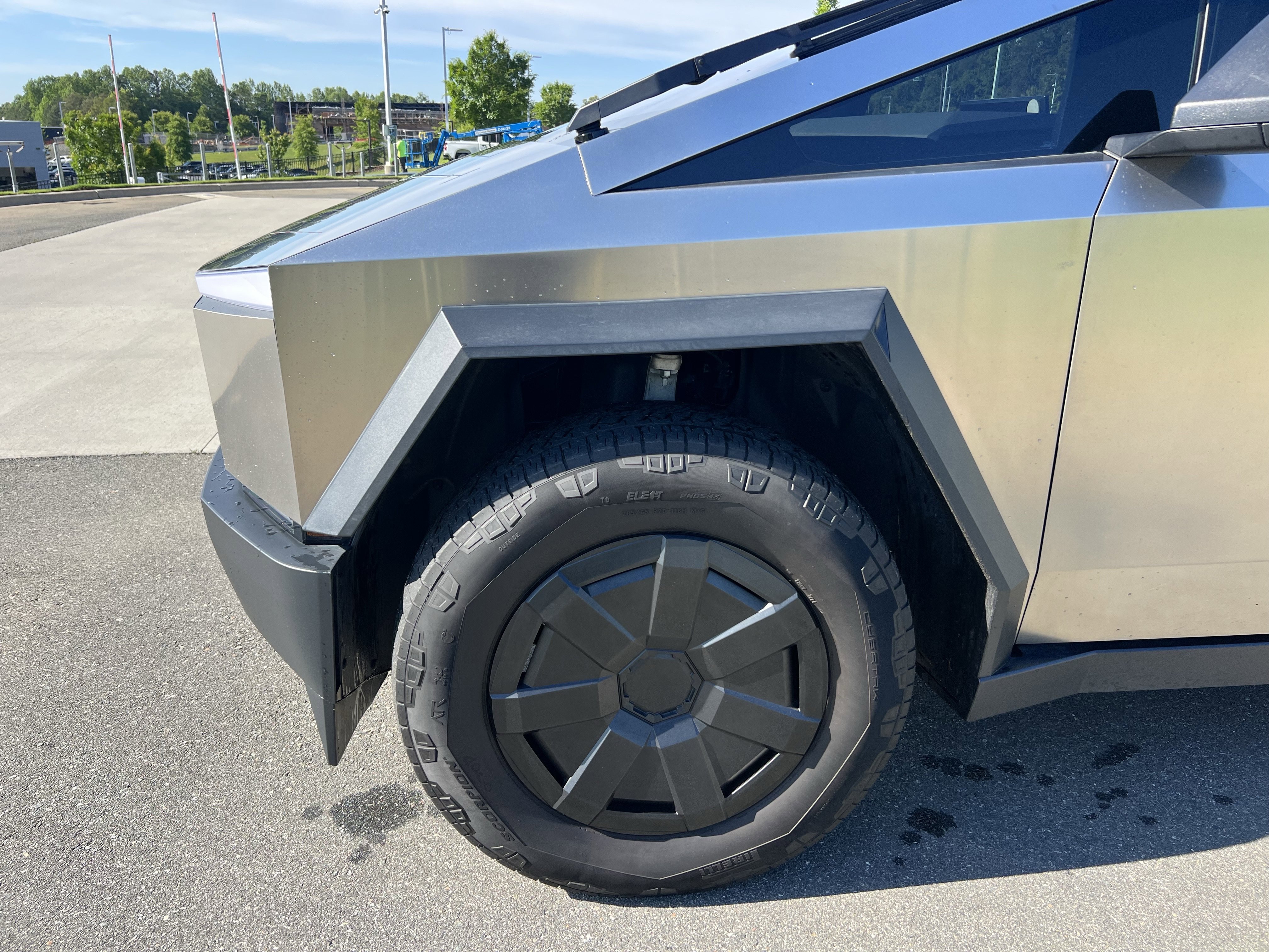 Used 2024 Tesla Cybertruck AWD Crew Cab image 14