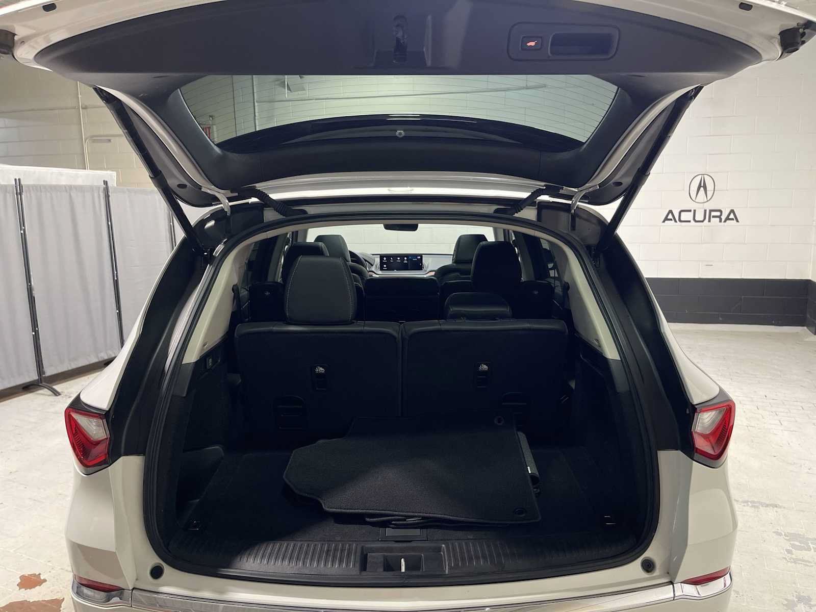 Certified 2022 Acura MDX w/ Technology Package AWD/4WD image 18